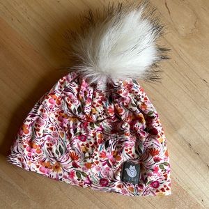 Kitse brand hat. Great for runners. Lightweight with fleece band inside.